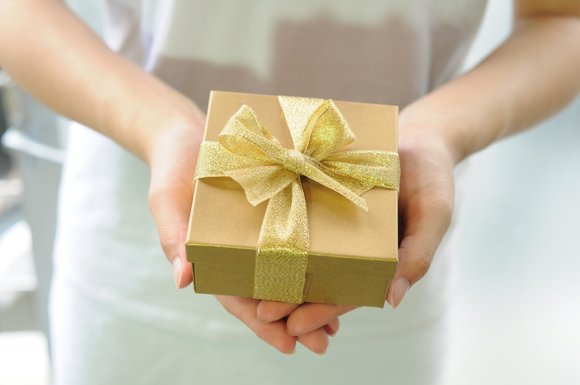gift-box-g4e2875ca7_1920